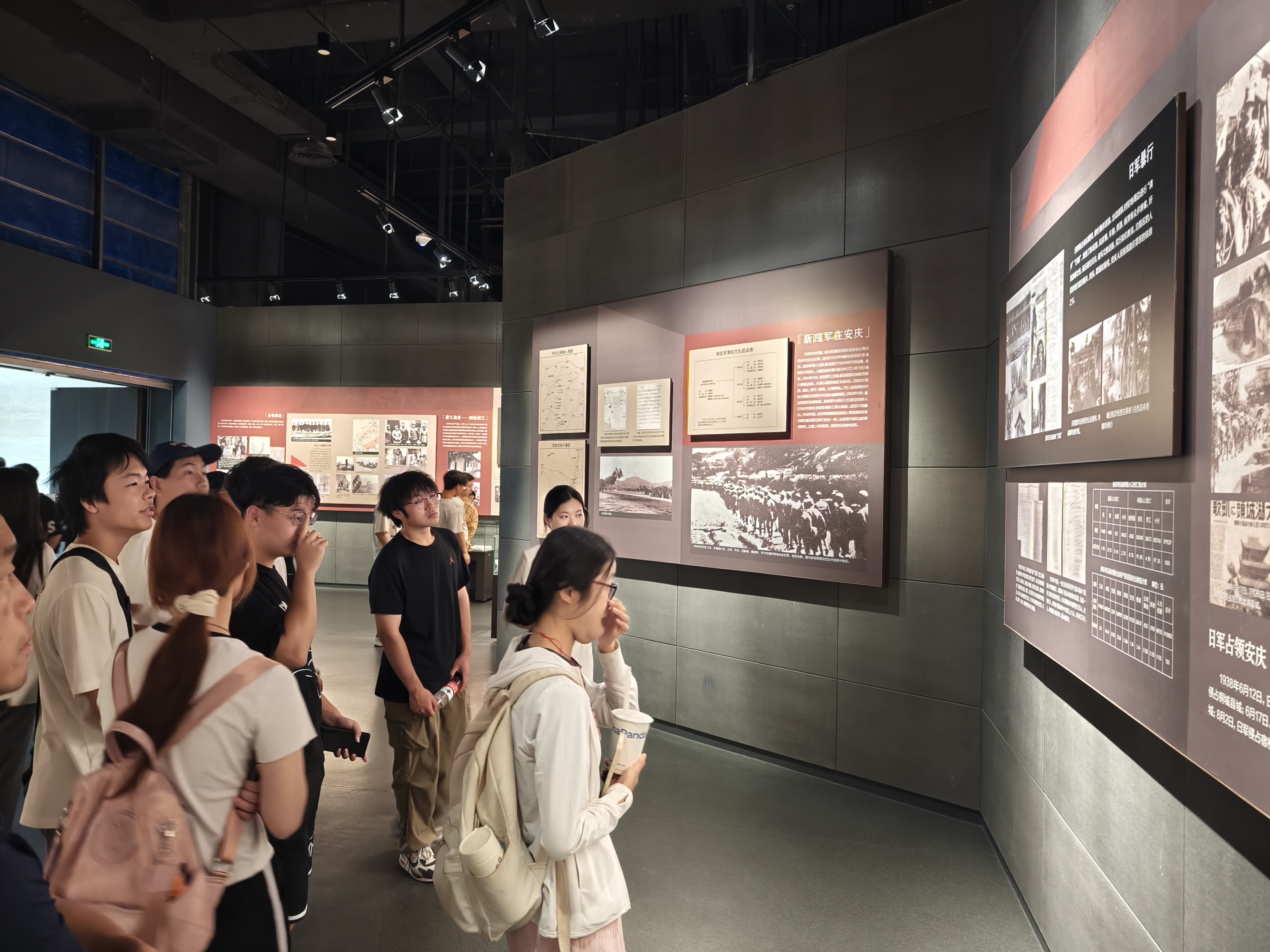 师生参观博物馆合影此次参观活动,让大家